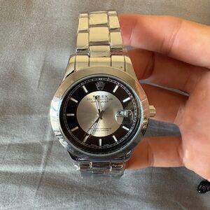 Beautiful Luxury Black/Silver Dial Smooth Bezel 40.8mm watch and works